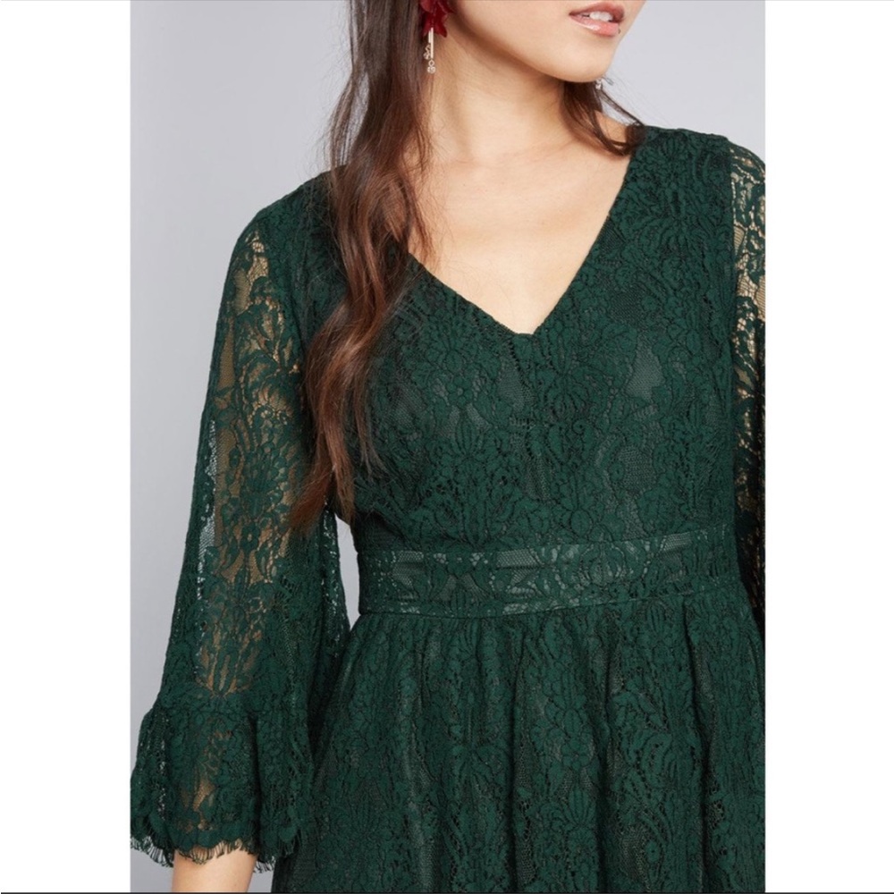 MODCLOTH Green Floral Lace Bell Sleeve Dress Size Small - Picture 4 of 16